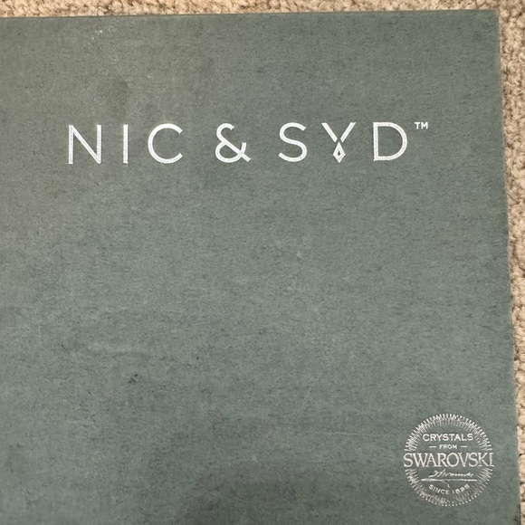 Necklace & earring set from Nic & Syd jewelry - Picture 4 of 4